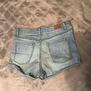 Juniors size 3 jean shorts!!